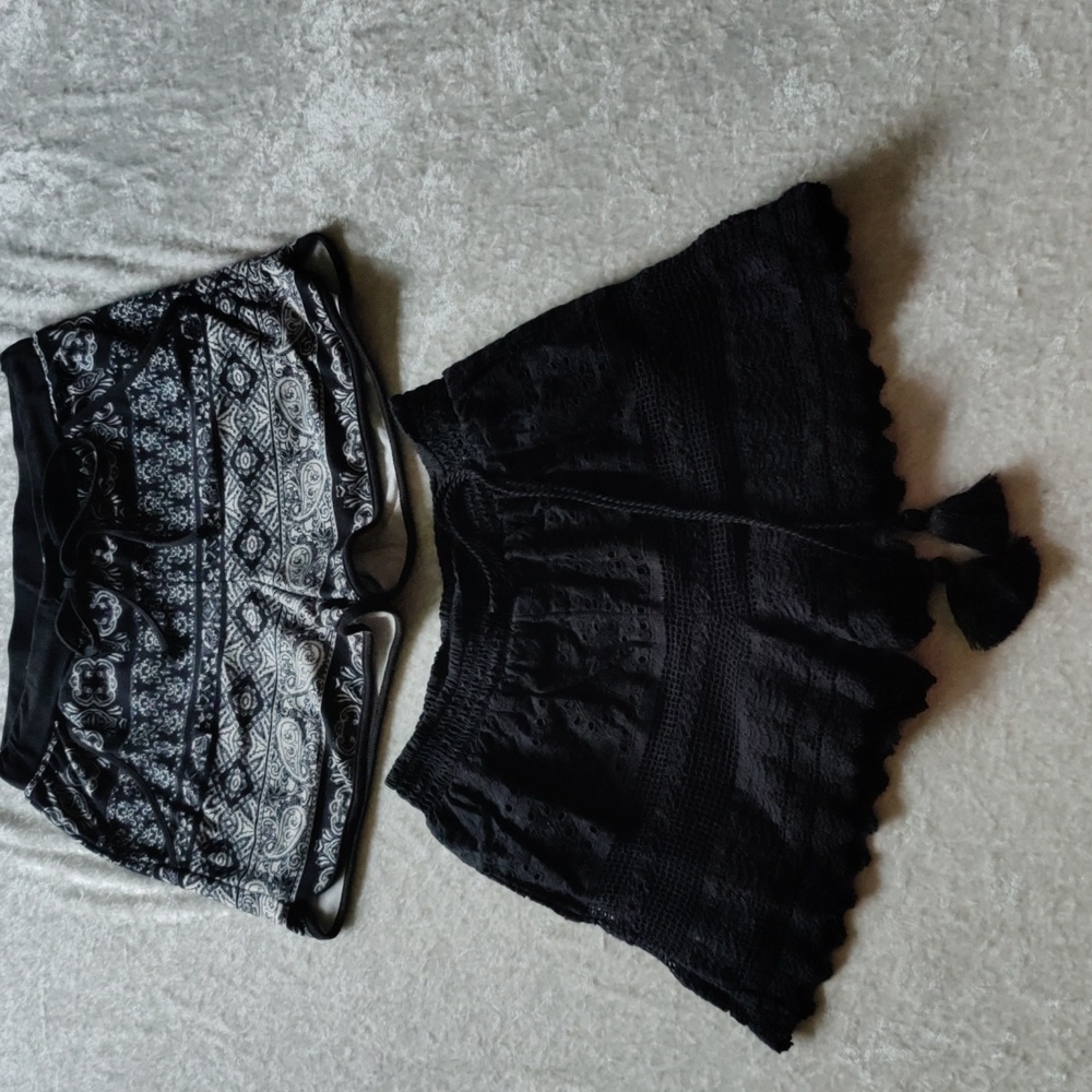 2 pairs of women's shorts, Size XS